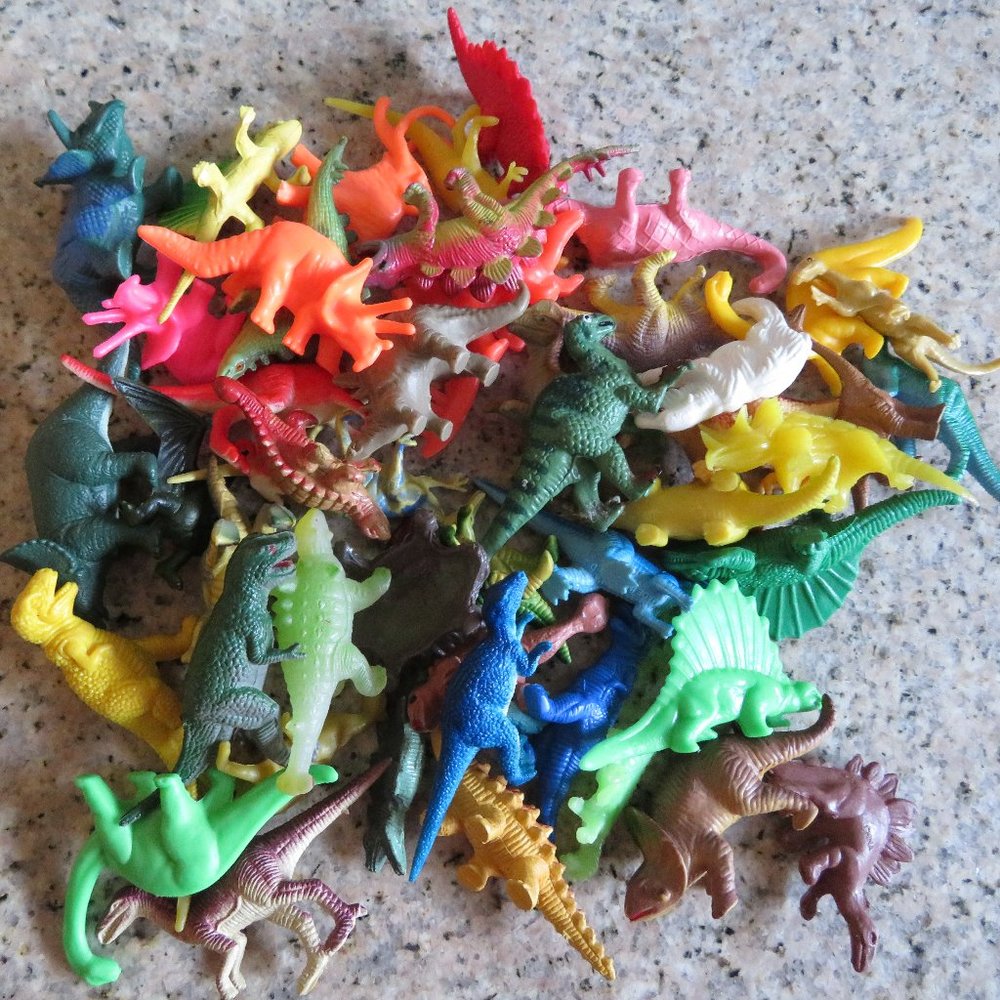 LOT of 48 DINOSAURS Carnivores Herbivores (125V)